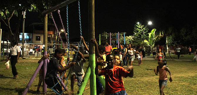 Se entregan m�s parques y zonas verdes con luz blanca, en la comuna 14