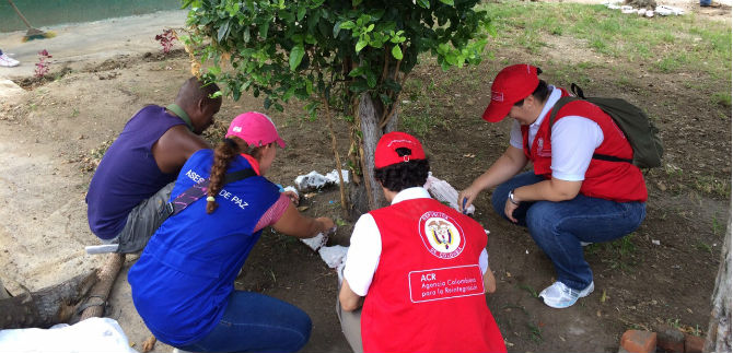 Asesora de Paz recuper zonas aledaas a la IE Santa Rosa,  en la comuna  13