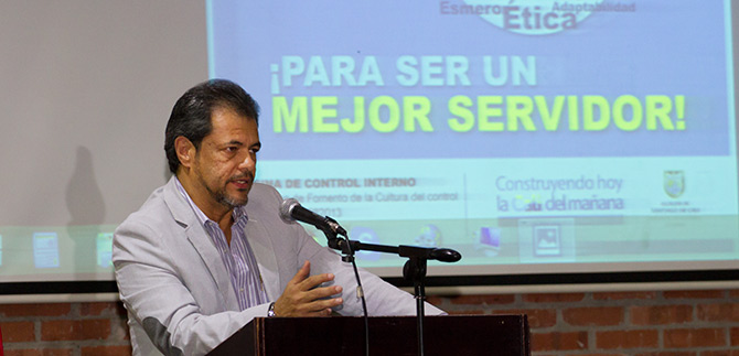 Ciudadanos reciben atenci�n de calidad por parte de servidores p�blicos de la Alcald�a