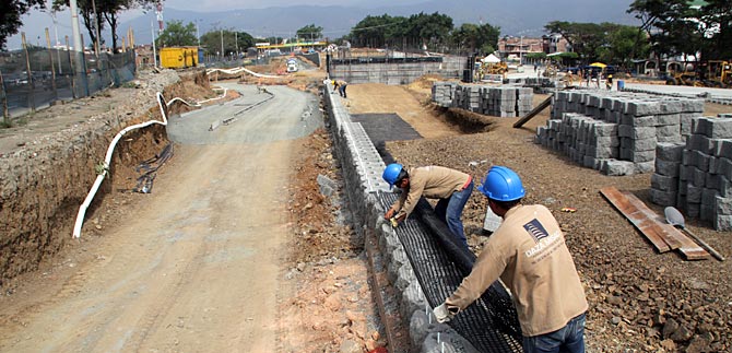 Puente de la Avenida Ciudad de Cali con carrera 1 ya muestra avance del 30 %