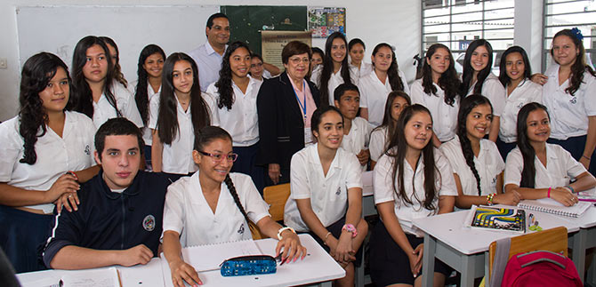 Cient�fica cale�a destaca apoyo de la Alcald�a a la educaci�n