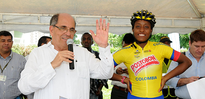 Comuna 21 exporta talento deportivo; Alcalda gestionar beca para patinadora