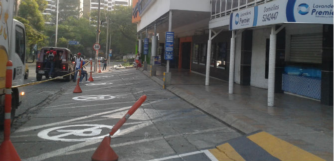 Fallo judicial favorece control al mal estacionamiento en supermercado del oeste de Cali