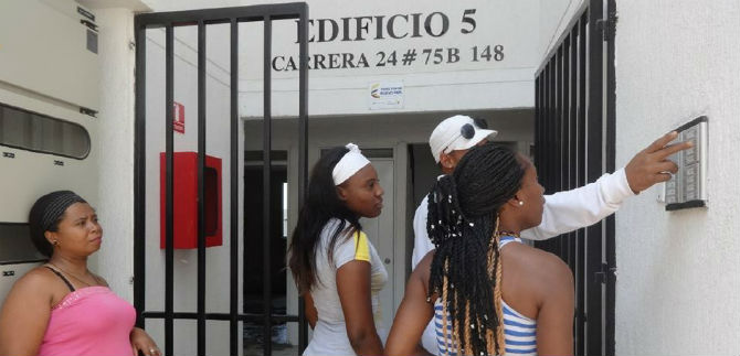 25 familias del Jarilln de Cali estrenan vivienda