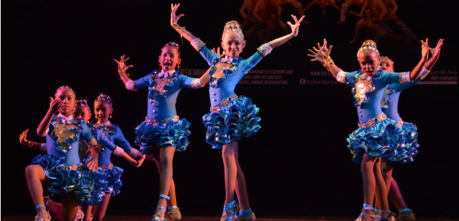 Con muestra, Mundial de Salsa abre espacio a los pequeos en la avenida Colombia