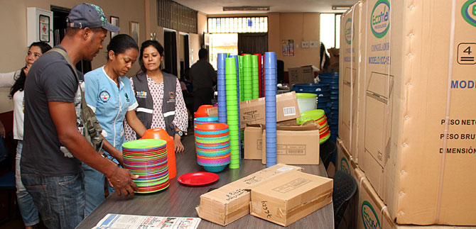 Alcald�a y Arquidi�cesis entregan implementos y mercados a 47 comedores comunitarios