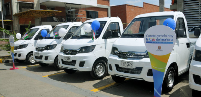 Prosigue entrega de veh�culos nuevos a carretilleros; Tr�nsito suma 37 este viernes
