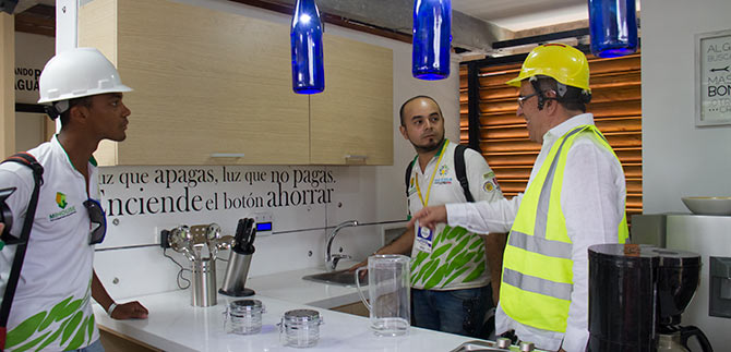 Cali Brilla con el Solar Decathln