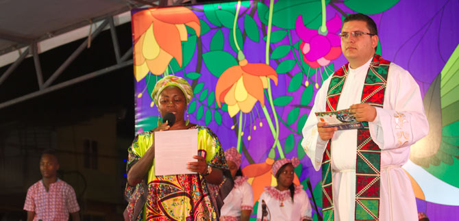 La familia de la comuna 13 se uni en torno a la novena Navidea