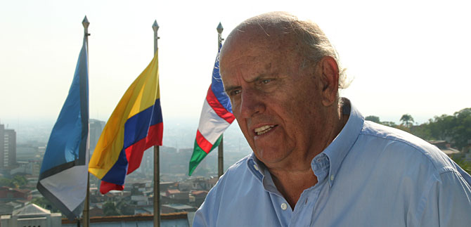 Posesin de Maurice Armitage como alcalde ser en el barrio Las Palmas, comuna 18