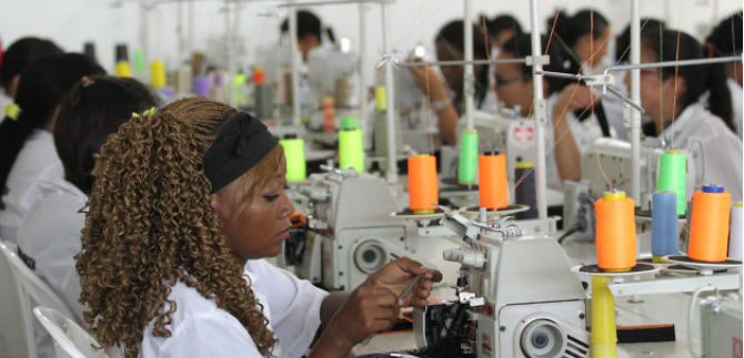 Uniformes oficiales ser�n elaborados por confeccionistas de Aguablanca y la ladera de Cali