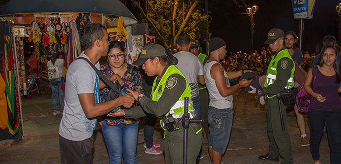 Alcald�a de Cali atiende llamado de comunidad de la Loma de la Cruz