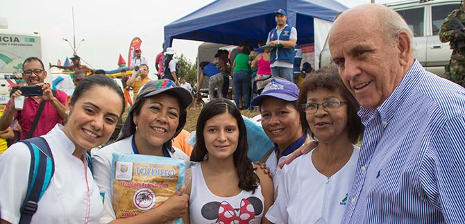 Alcalde Armitage se compromete con los habitantes de la Comuna 18