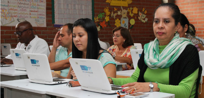 Ambientes de Aprendizaje se Toman las Aulas Tita