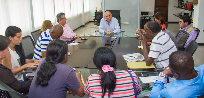 Un grupo de docentes y rectores se reuni con el alcalde Maurice Armitage