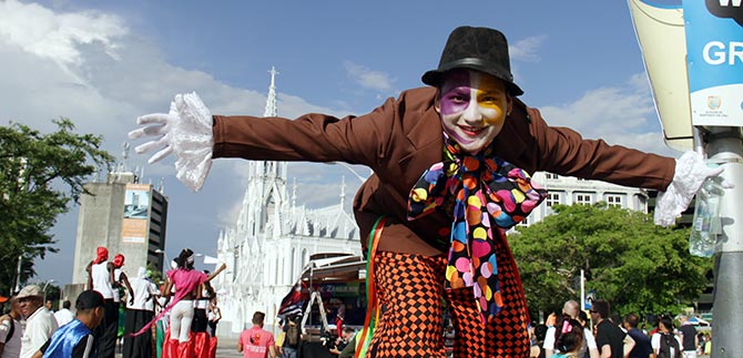 En comunas y corregimientos avanza el Festival de Teatro Callejero.