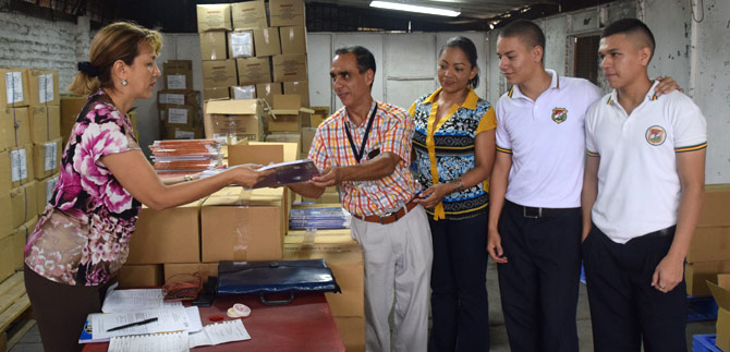 Material didctico de Colombia Bilinge es entregado a Instituciones Educativas Oficiales de Cali