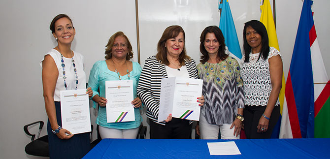 Alcald�a reconoce a tres colegios privados de la ciudad