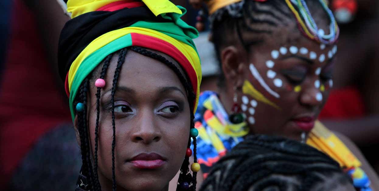 Peinados afro con turbante, este domingo en el Parque Artesanal Loma de la Cruz
