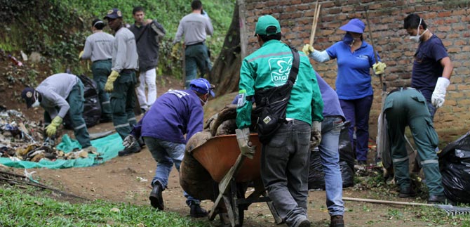 Dagma, comunidad y empresa privada en jornada de limpieza del r�o Mel�ndez