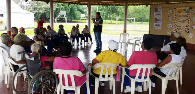 Adultos mayores se capacitan en Seguridad Vial
