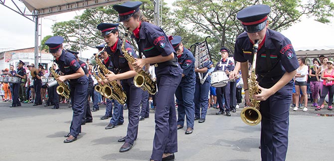 A ritmo de banda marcial, la Ciclovida celebr� los 480 a�os de Cali