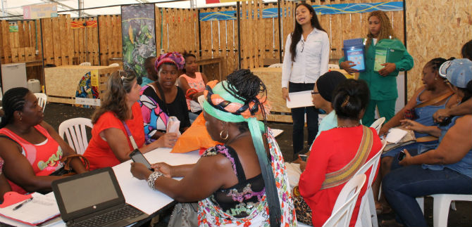 Artesanos del Petronio lvarez, conectados con la Ciudad Limpia