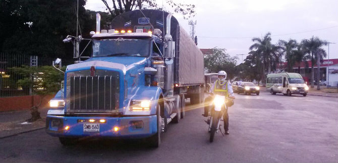 Veh�culos de carga pesada siguen siendo sorprendidos en Cali