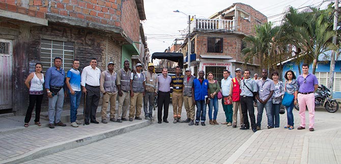 Gobierno cale�o contin�a pavimentaci�n con adoquines en el oriente de la ciudad