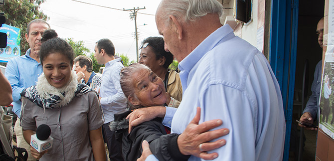 Maurice Armitage, cercano con la comunidad rural
