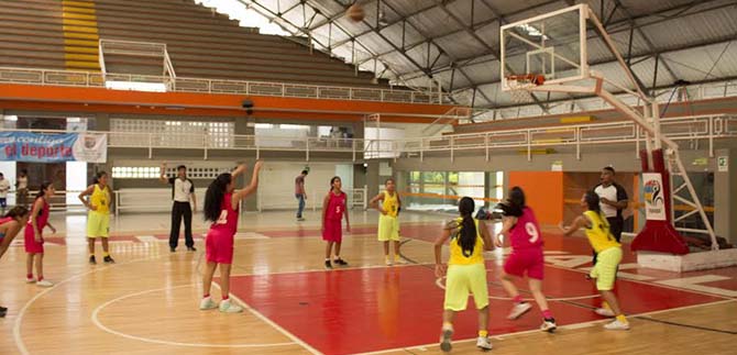 La comuna 12 no asisti al juego de baloncesto en jornada del jueves