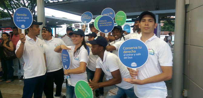 Gestores de Cultura Ciudadana llevan civismo a las estaciones del MIO