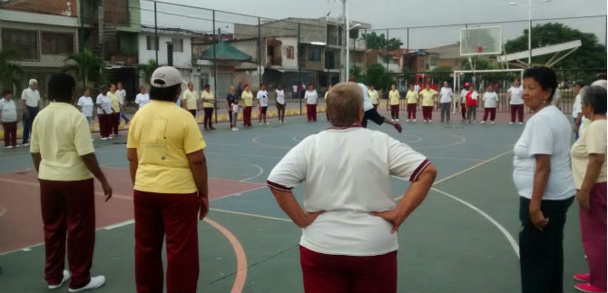 1.500 adultos mayores de la comuna 13 se benefician con programa deportivo y recreativo