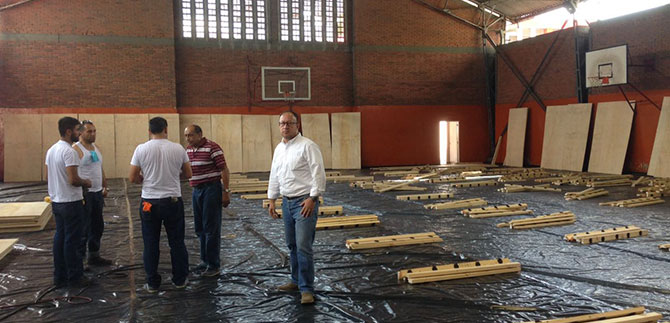 Cancha auxiliar del Coliseo Evangelista Mora estrenar maderamen