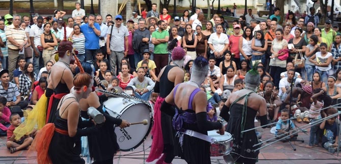 Cali asisti masivamente al teatro