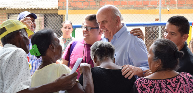 Armitage felicit� a habitantes de Comuneros I por el cumplea�os del barrio