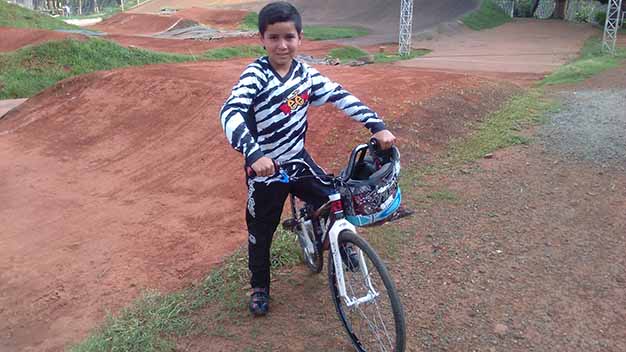 Emmanuel, una promesa del bicicross cale�o