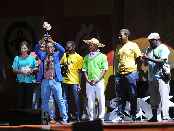 La chirima dedic notas a los desplazados en el Petronio