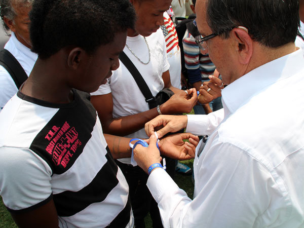 Alcalde confirma recursos para que Real Madrid entrene a nios caleos de barrios populares