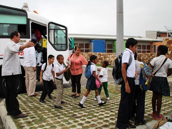 Secretara de Educacin lleva gratis a nios de Llano Verde hasta la institucin Isaas Duarte Cancino