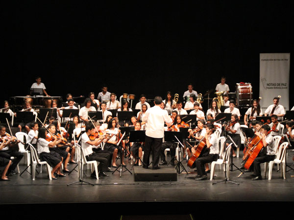 Nios de Cali fueron el epicentro de la celebracin del Da de la Raza