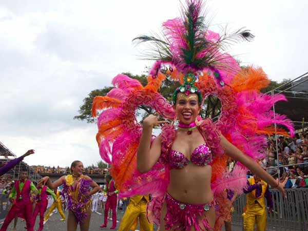 Taller de vestuario y tocados del salsdromo, en primera toma preferia de Cali