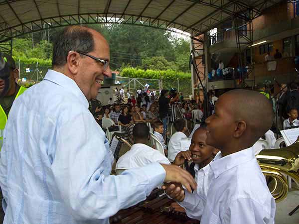 Imagen que los caleos tienen de su alcalde sigue en alza, en encuesta Gallup sube 7 puntos