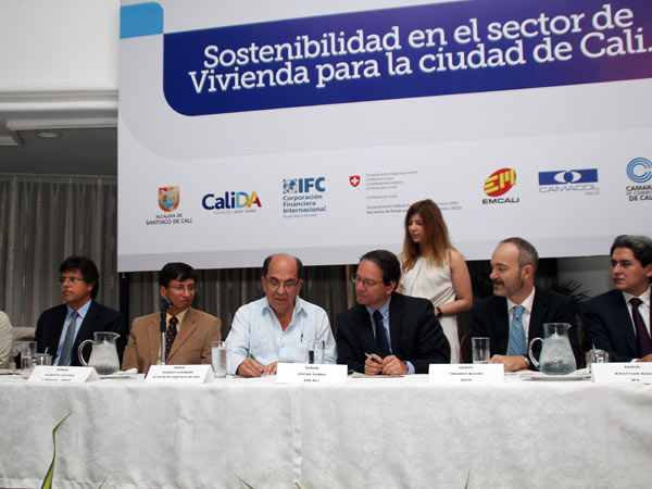 Convenio firmado por el alcalde Guerrero busca economizar en un 20 % el consumo de agua y energa en Cali