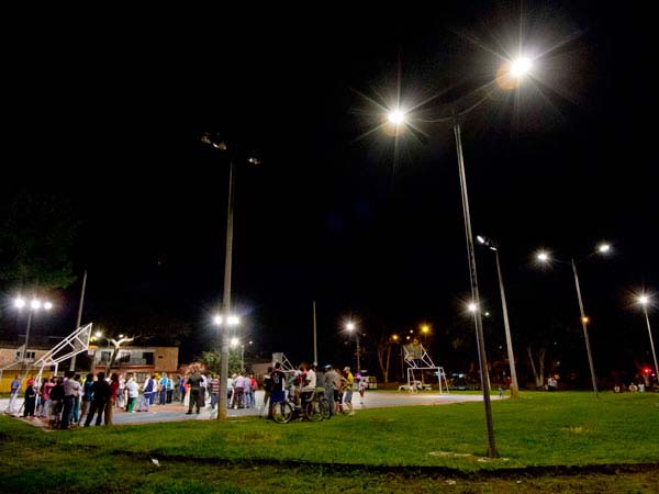Alcalde de Cali y Secretario de Gobierno entregaron parques con nueva iluminacin