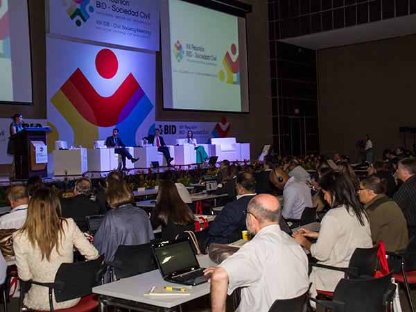 Expertos del BID estn en Cali en la XIII Reunin Anual con la sociedad civil