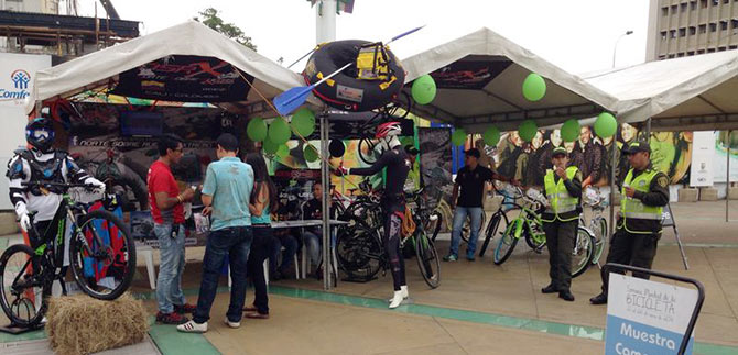 Salud, econom�a y buen ambiente se mueven en bicicleta por Cali
