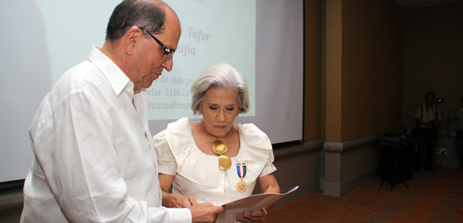 Alcalde de Cali condecor� a la arquitecta de la Avenida Colombia