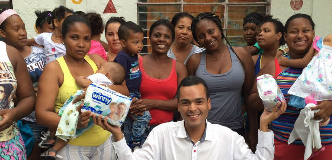 Asesor de Asuntos �tnicos y Afrodescendientes destac� que ni�os de la comuna 13 le sonr�en a un futuro mejor
