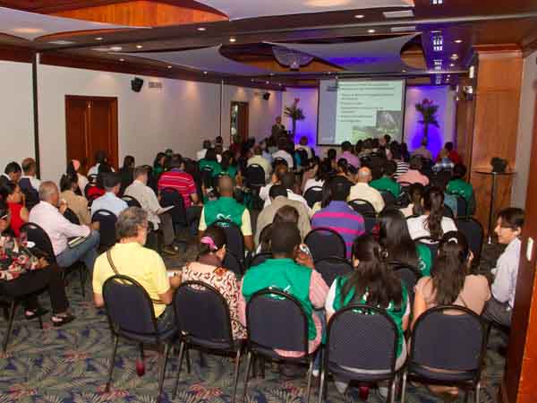 Cali analiza estrategias para proteger el agua en encuentro con autoridades ambientales